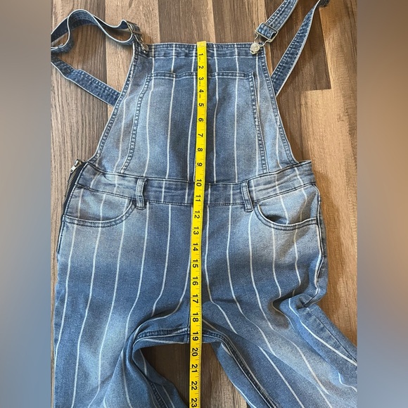 Almost Famous Light Blue and White Striped Skinny Overalls SZ M - Picture 12 of 15
